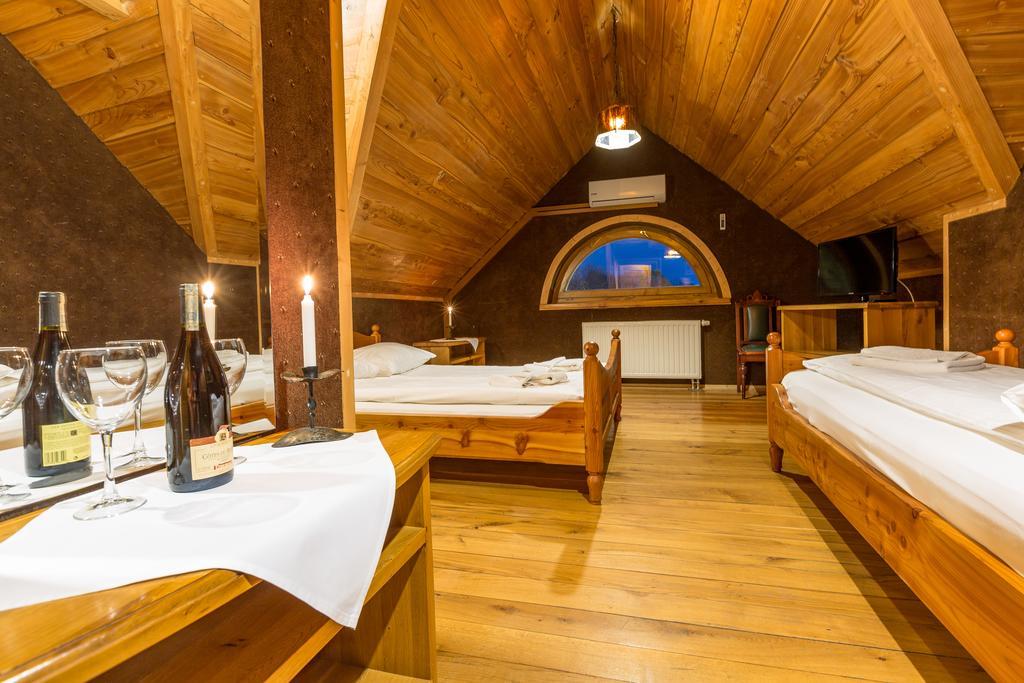 Krakowiacy I Gorale Hotel Krzyszkowice Ngoại thất bức ảnh