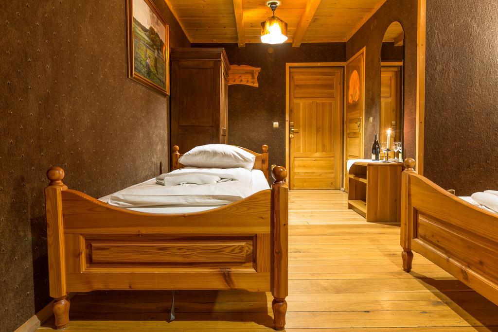 Krakowiacy I Gorale Hotel Krzyszkowice Ngoại thất bức ảnh